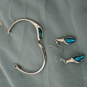 Cubic zirconia set bracelet blue